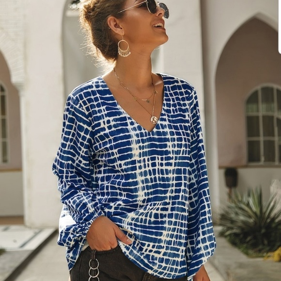 Blue & White Boho Tie Dye Bishop Sleeve V-Neck Size XL - Picture 4 of 5